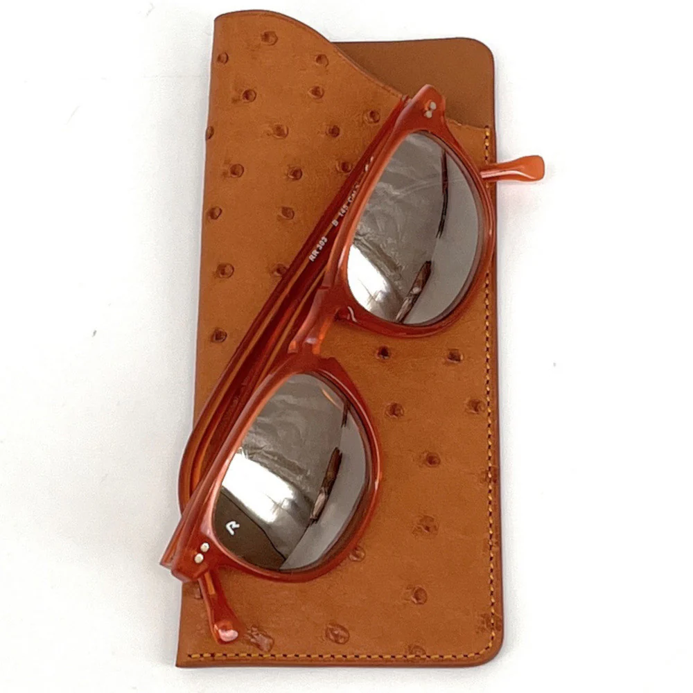 Etui à lunettes en cuir d'autruche édition Haute-couture Camel - Image 2