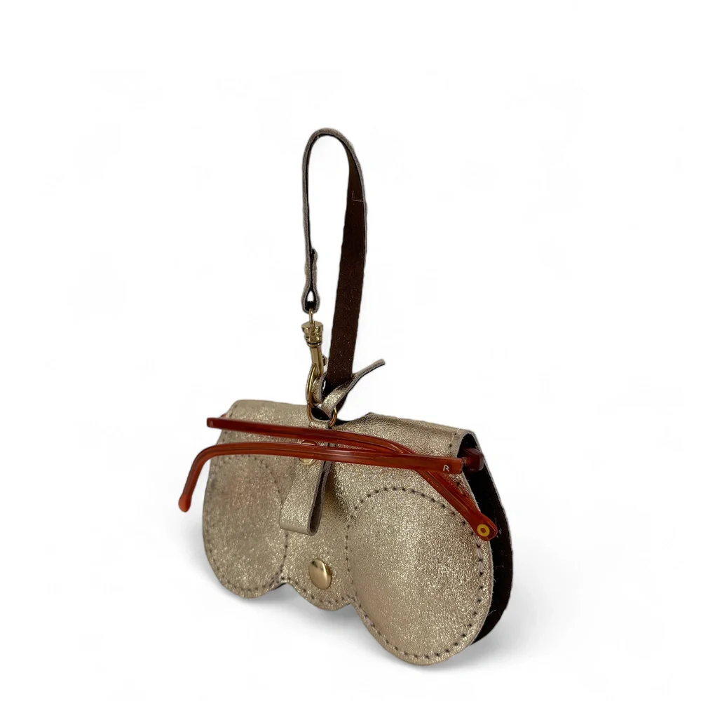 Etui à lunettes en cuir irisé PEANUT GLOW Or pâle - Image 6