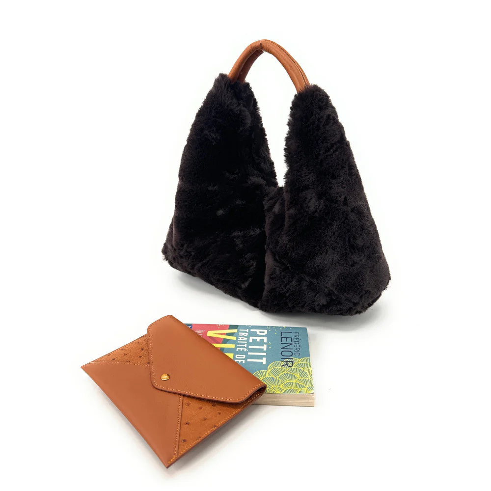 Sac hobo en fausse fourrure et cuir LITTLE FLUFFY Chocolat - Image 4