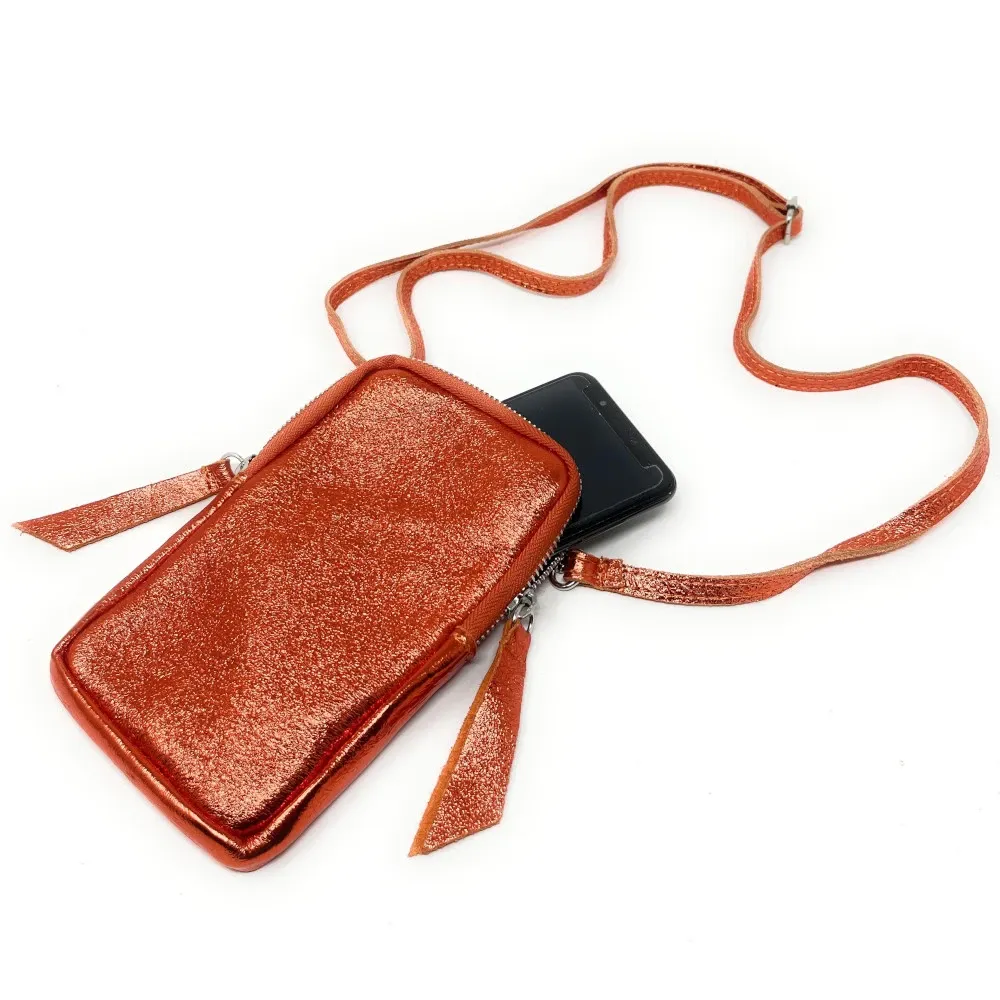 Pochette téléphone bandoulière en cuir irisé LOUVRE Orange irisé - Image 4