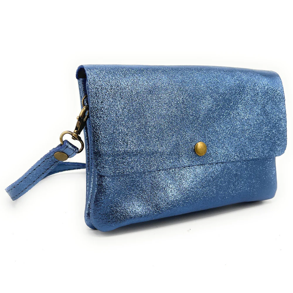 Sac pochette en cuir irisé MAELIA Bleu céleste - Image 2