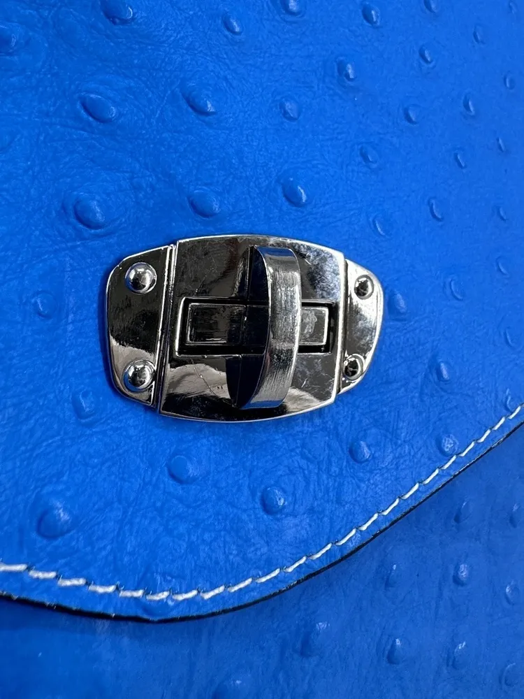 Pochette XL en cuir néon façon autruche IBIZA ROCKS Bleu fluo - Image 6