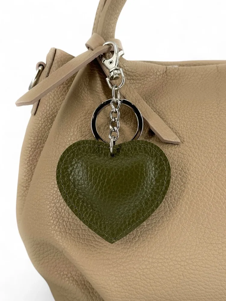 Porte-clés en cuir grainé COEUR SILVER Kaki - Image 3