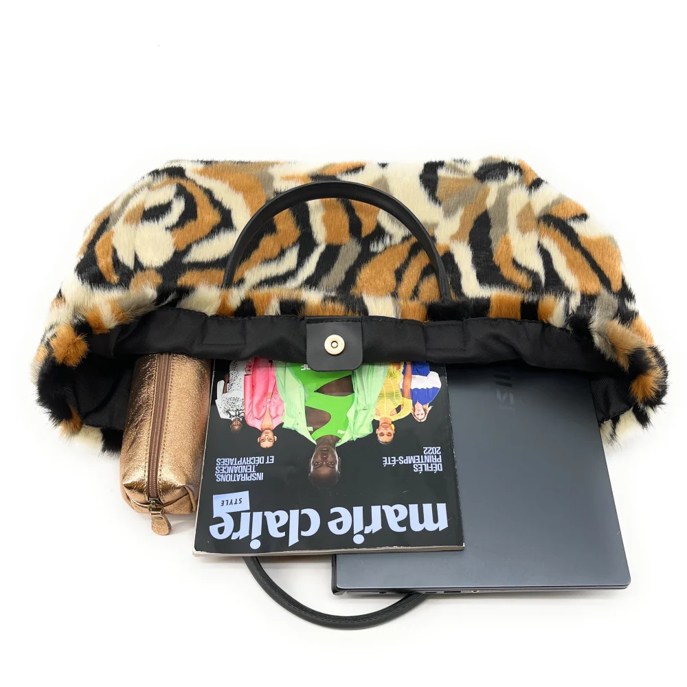 Sac cabas shopping XL en fausse fourrure et cuir TABBY Camel - Image 3