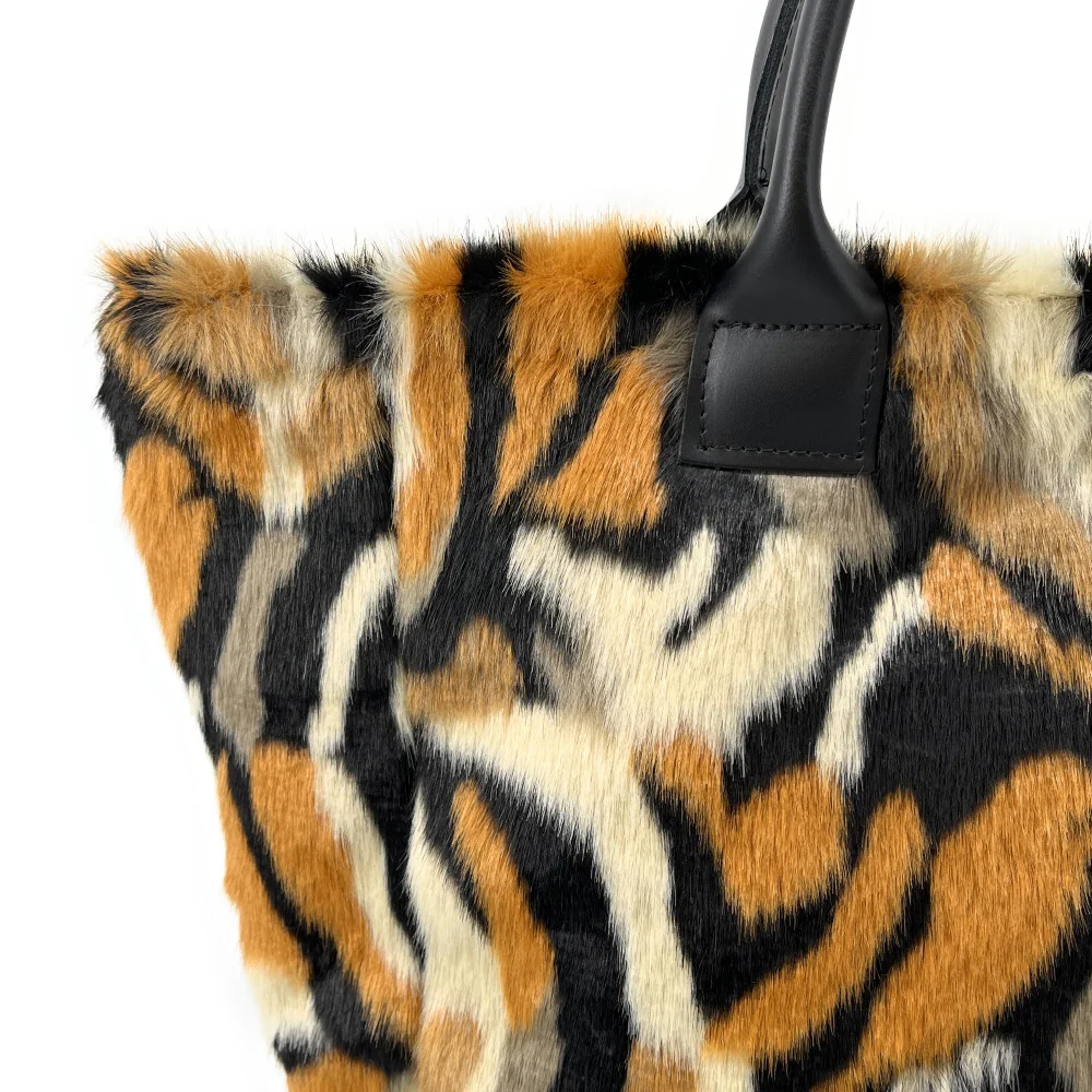 Sac cabas shopping XL en fausse fourrure et cuir TABBY Camel - Image 4
