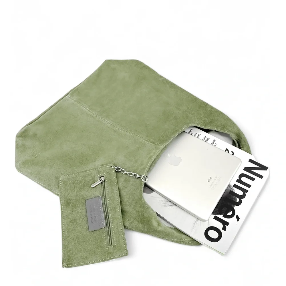 Sac à main de forme HOBO en daim EVA Vert amande - Image 3