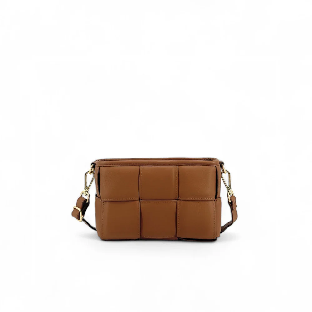 Sac à main boxy en cuir lisse tressé HALMA Camel foncé - Image 2