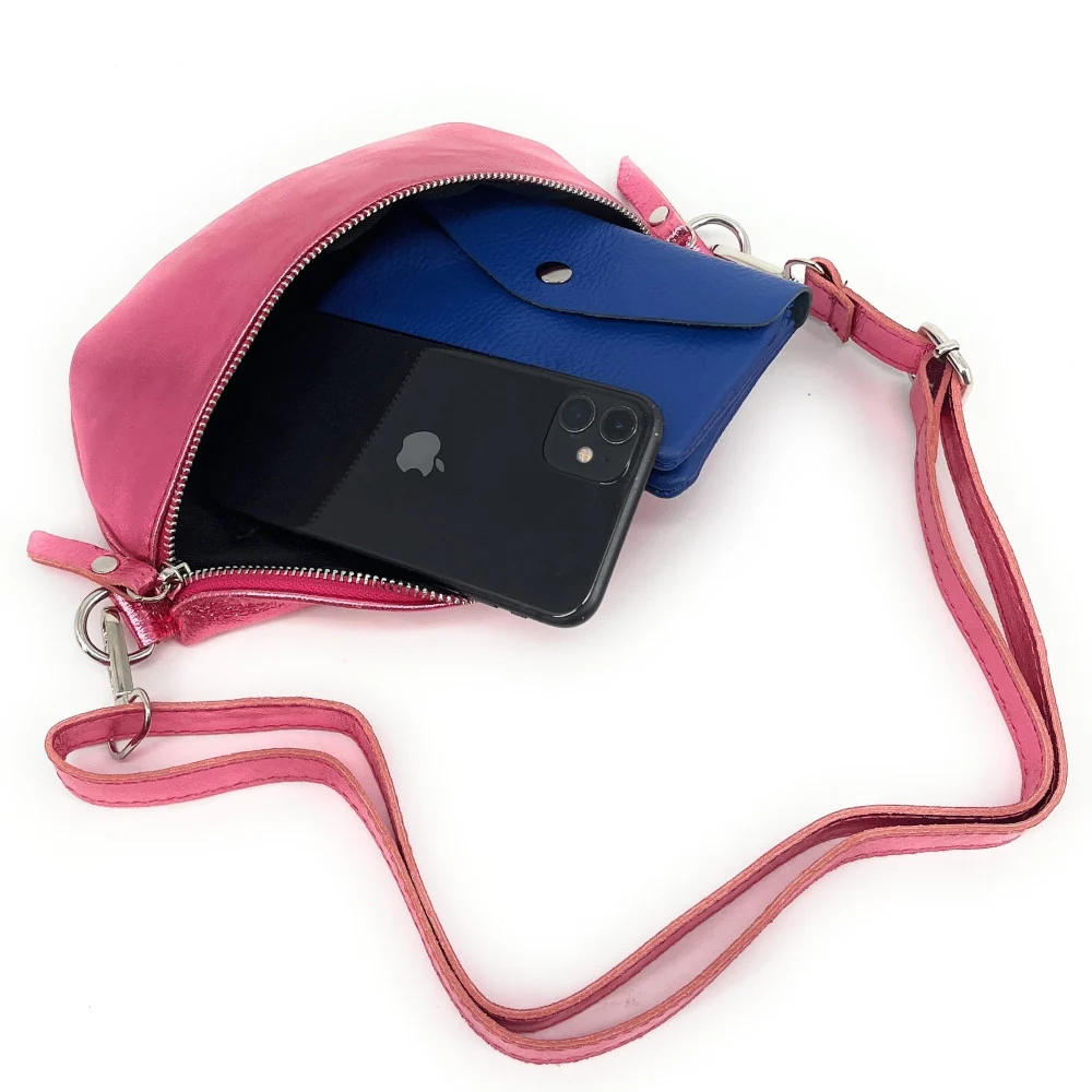 Sac banane en cuir irisé LOU Rose néon - Image 5