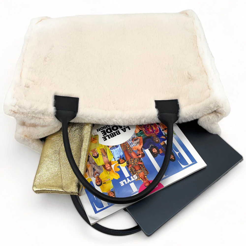 Sac cabas en fausse fourrure et cuir PILLOW Ecru - Image 3