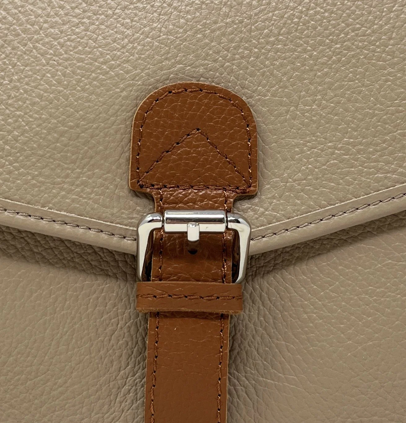 Sac cartable en cuir grainé CALVI Taupe - Image 5