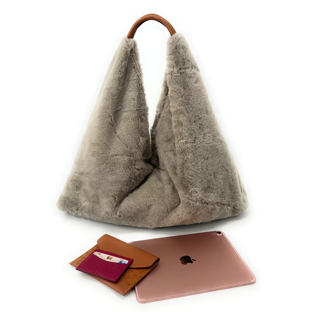 Grand sac hobo en fausse fourrure et cuir FLUFFY Gris taupe clair - Image 3