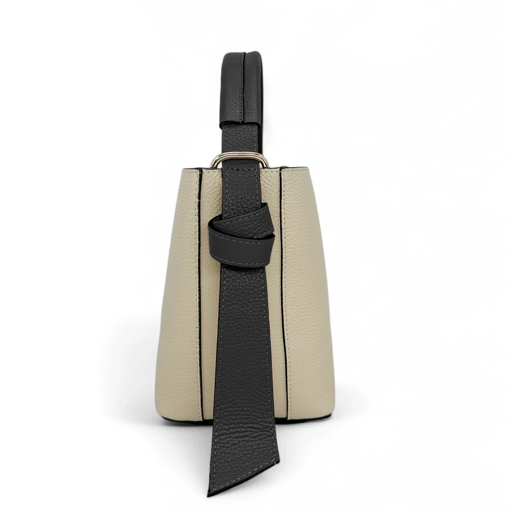 Sac seau et pochette en cuir grainé BIRDIE Beige et Noir - Image 6