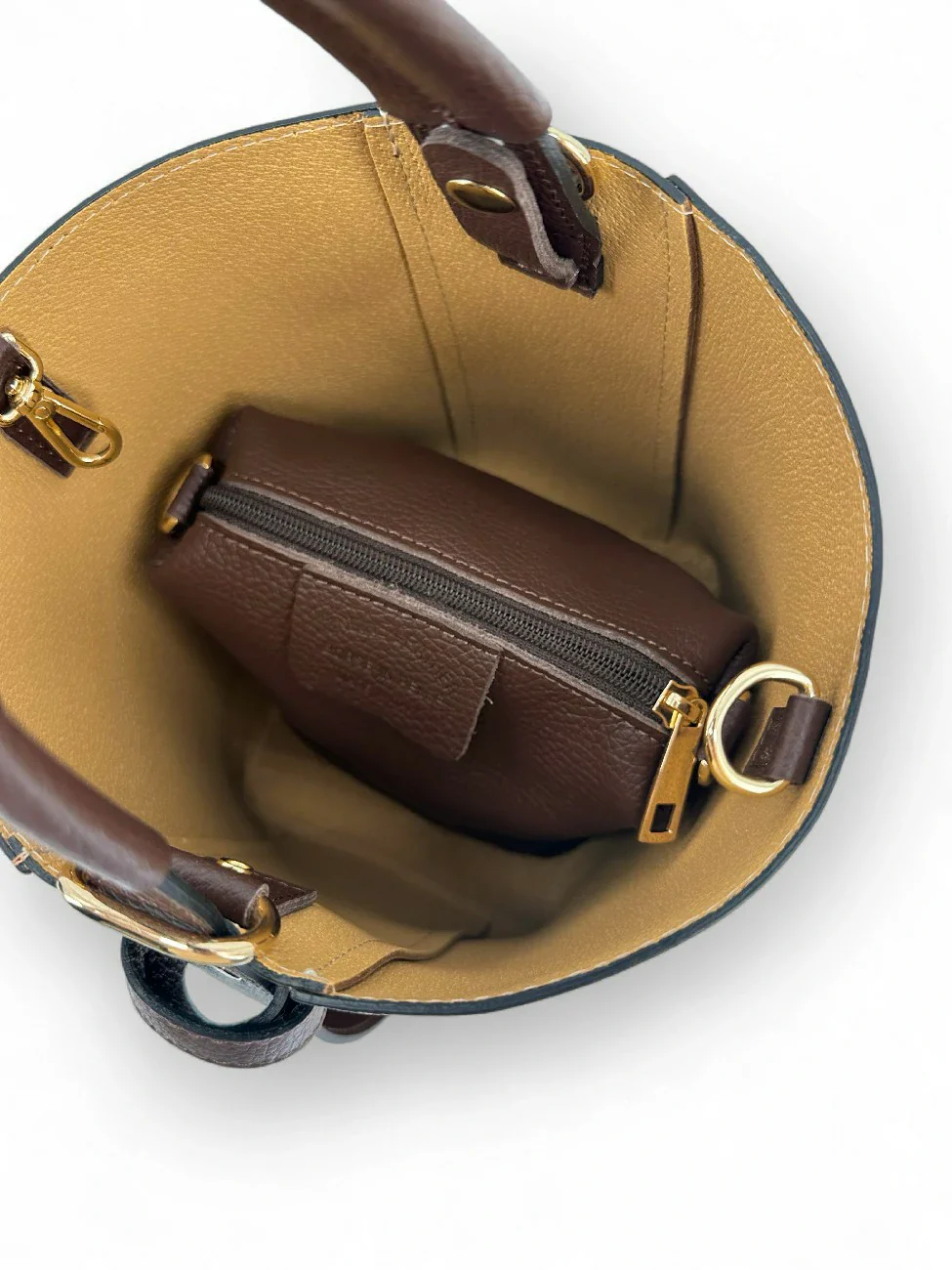 Sac seau et pochette en cuir grainé BIRDIE Camel foncé et Chocolat - Image 9